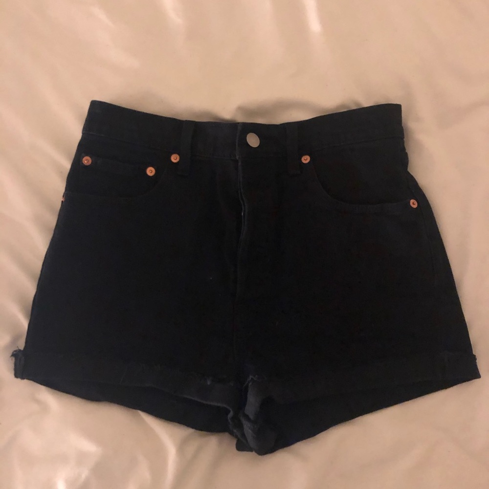 Levis Ribcage Shorts